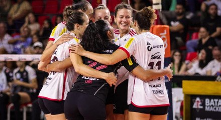 Sesc Flamengo vence o Unilife Maringá de virada pelo returno da Superliga feminina de vôlei