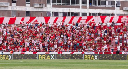 Torcida do Náutico presente nos Aflitos