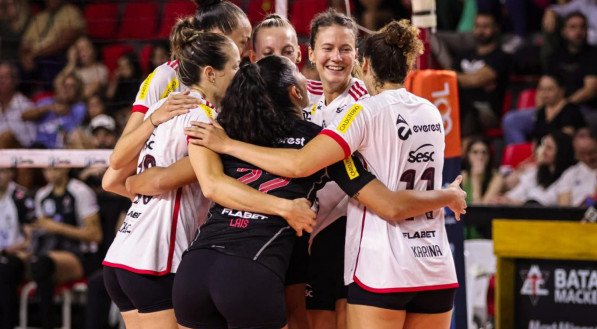 Sesc Flamengo vence o Unilife Maringá de virada pelo returno da Superliga feminina de vôlei