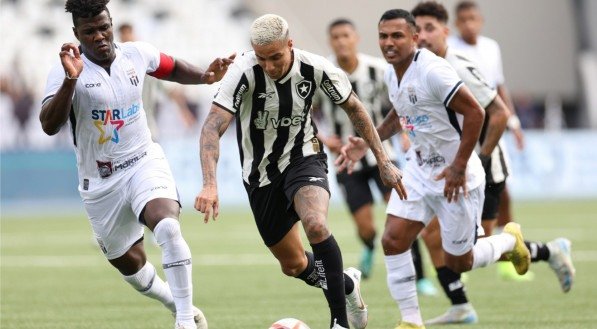 Dois jogadores do Maricá marcam atleta do Botafogo