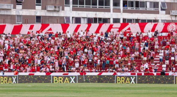 Torcida do Náutico presente nos Aflitos