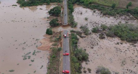 Segundo o governo estadual, as buscas continuam para localizar a terceira pessoa, ainda desaparecida