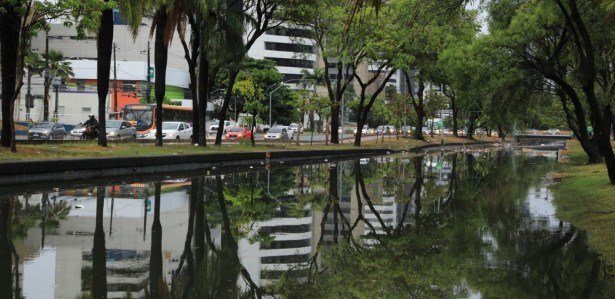 Chuvas fortes atingem Região Metropolitana do Recife
