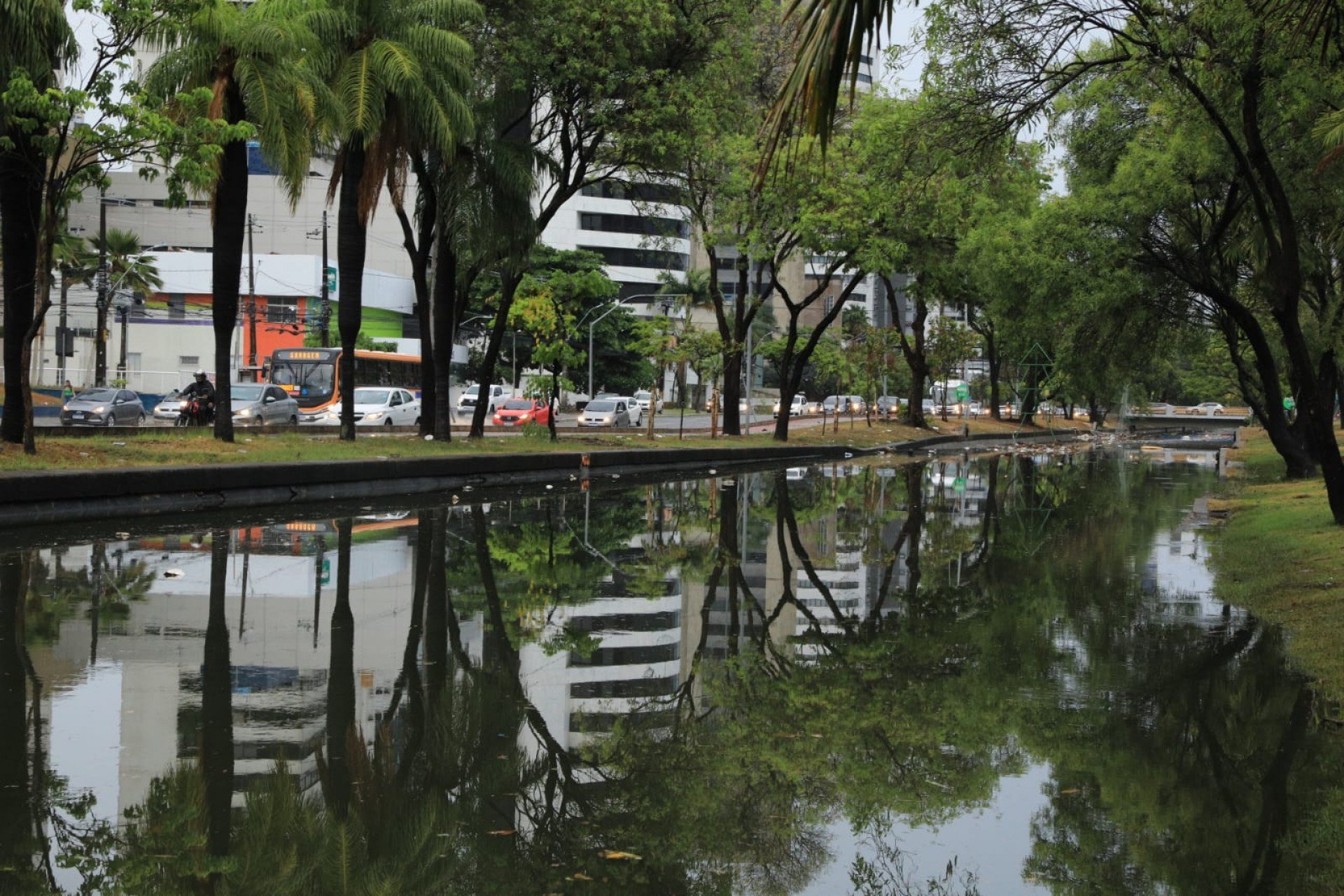 Chuvas fortes atingiram a Região Metropolitana do Recife
