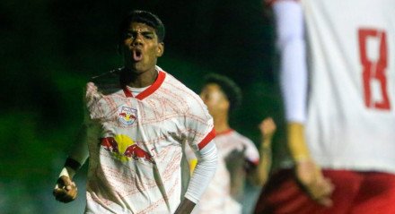 Braga bateu o Mengão por 3 a 0 e se garantiu na terceira fase da competição.