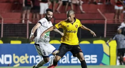 Com  gol polêmico e grandes chances para ambos os lados, o jogo acaba empatado em 1x1


