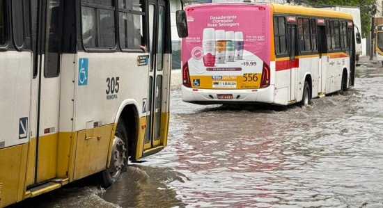 Chuvas fortes atingem Região Metropolitana do Recife (RMR)