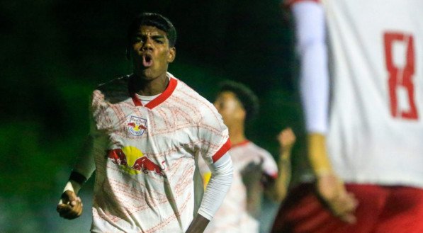 Braga bateu o Mengão por 3 a 0 e se garantiu na terceira fase da competição.