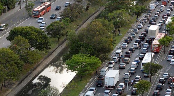 Desafio Matropolitano do Recife começa pela gestão do transito.