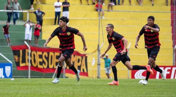 Jogadores do Sport celebram vitória na Copinha 2025