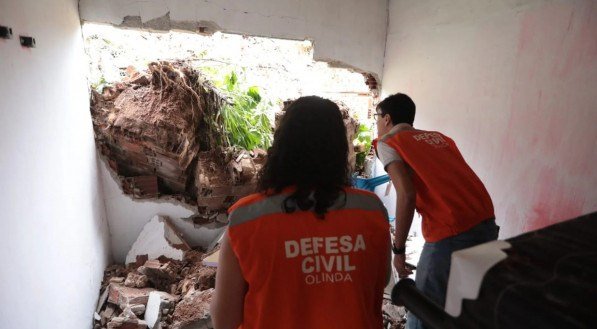 Deslizamento de barreira em Olinda