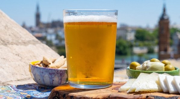 Saber escolher a cerveja corretamente é garantia de sabor e refrescância (Imagem: barmalini | Shutterstock)