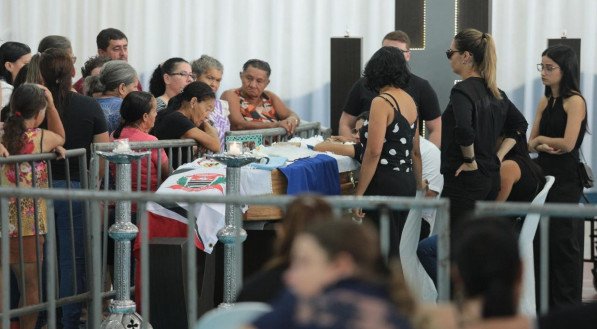 'Parte de mim está indo embora', diz noiva em velório de delegado pernambucano morto em São Paulo