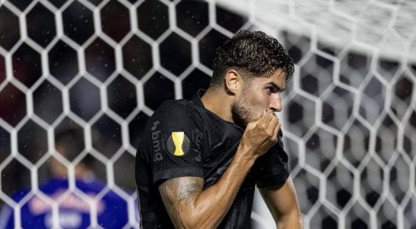 Pedro Raul faz gol de virada, na estreia do Corinthians, após 9 meses sem marcar