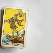 Horóscopo do tarô: os signos que terão encontros decisivos no início do mês