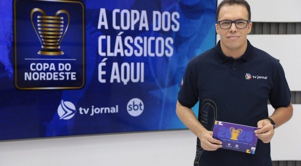 Aroldo Costa (narrador) no estÃ?Âºdio da TV Jornal 