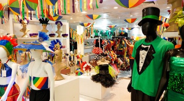 A loja conta com peças produzidas por 17 artesãs e artesãos das comunidades do Pina e Brasília Teimosa