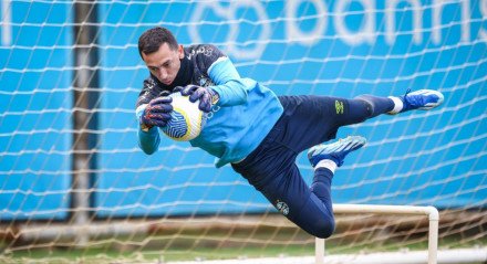 O goleiro de 36 anos deixou POA rumo a Buenos Aires nesta terça. Ele é aguardado na capital do país para assinar com um clube argentino.