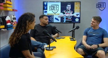 Imagem de Matheus Melo, meia do Santa Cruz, em entrevista ao Escrete Clube