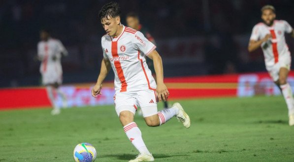 O lateral-esquerdo começa suas atividades no CT Parque Gigante duas semanas após o início da pré-temporada