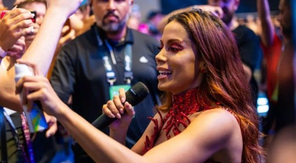 Anitta com Rexona.