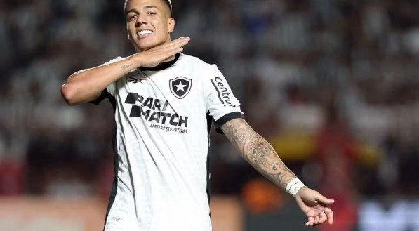 Carlos Alberto atuando pelo Botafogo em 2024