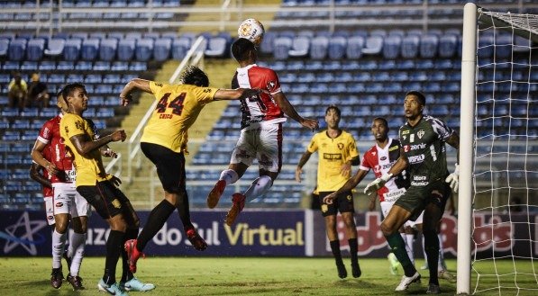 Imagem do jogo entre Ferroviário x Sport pela primeira rodada da Copa do Nordeste