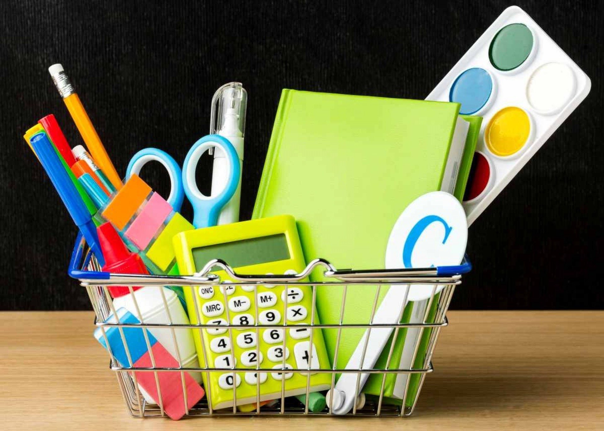 Confira dicas para economizar nas compras de materiais escolares