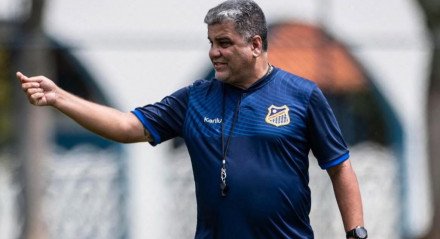 Treinador deixa a equipe após a derrota para o Corinthians