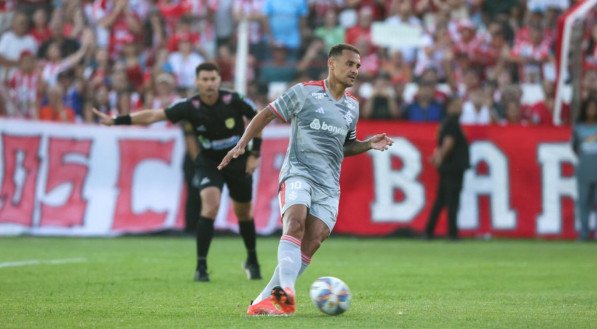 O Colorado ficou no empate por 2 a 2 contra o Guarany-RS em Bagé, na partida de estreia do Gauchão