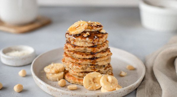 Panqueca de banana com coco ralado (Imagem: Teresa Kasprzycka | Shutterstock)