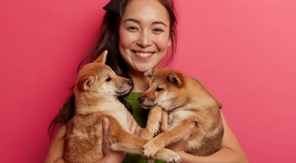 Os animais são aliados poderosos para a saúde física e emocional dos tutores (Imagem: Cast Of Thousands | Shutterstock)