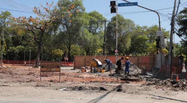 O trecho da Avenida Mário Melo em obra abrange desde a Rua do Hospício até a Rua da Aurora