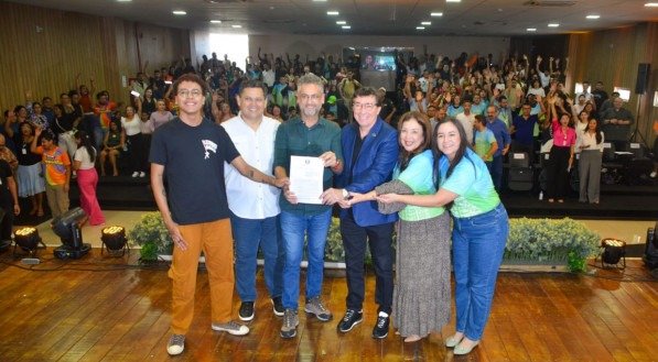 A iniciativa utiliza tecnologia para expandir as possibilidades de aprendizagem e qualificação