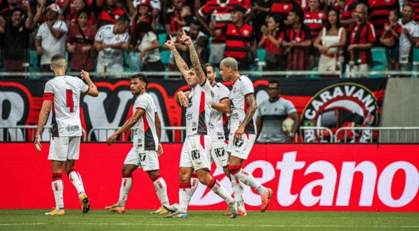 Com oito pontos ganhos, o Vitória, neste momento, é o líder do Campeonato Baiano. O time de Thiago Carpini ainda não perdeu nenhuma partida na competição.