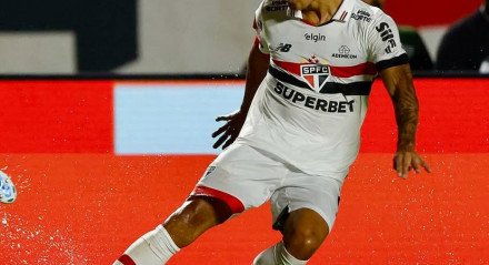 São Paulo leva no majestoso com primeiro gol de Oscar após sua volta