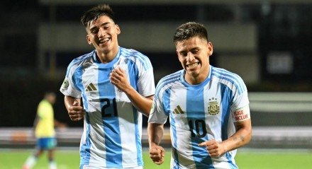 Jogadores da Seleção Argentina Sub-20 celebram gol