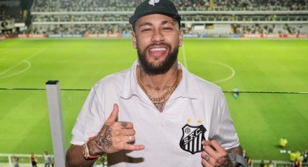 Neymar na Vila Belmiro quando assistiu Santos x Audax Italiano