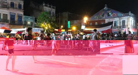 Imagem da Pelada Centenária, a festa de aniversário do Santa Cruz, realizada no Pátio de Santa Cruz