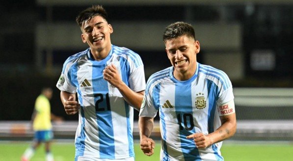 Jogadores da Seleção Argentina Sub-20 celebram gol