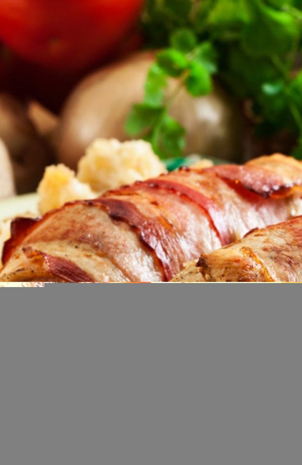 Enroladinho de peito de frango com bacon (Imagem: Slawomir Fajer | Shutterstock)