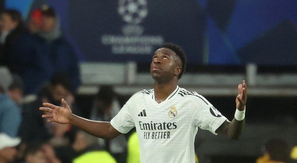 Vinicius Júnior celebra gol pelo Real Madrid na Champions League