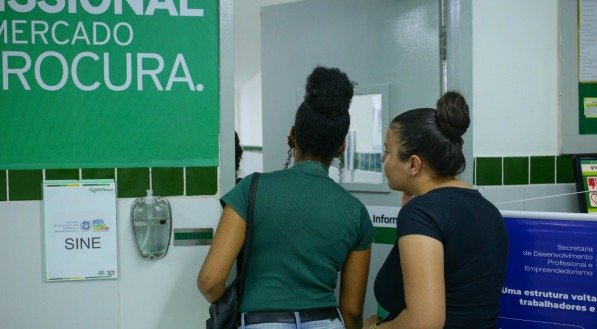Imagem de pessoas no Grau Técnico, que realizará Feira de Empregabilidade