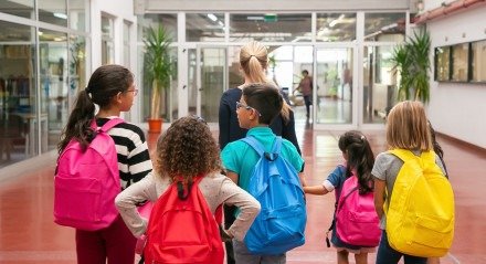 Imagem de crianças nas volta às aulas