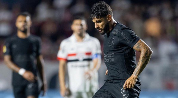 Yuri Alberto com a posse de bola em jogo do Corinthians