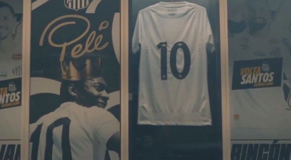 Armário de Pelé no vestiário do Santos na Vila Belmiro