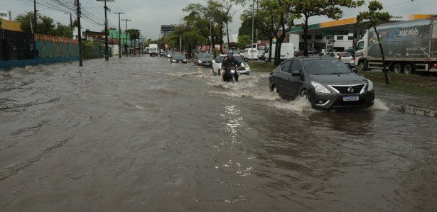 Chuvas atingem Região Metropolitana do Recife (RMR)