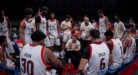 Flamengo domina Franca e avança à final da Copa Super 8