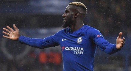 Tiemoué Bakayoko em ação pelo Chelsea