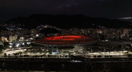 Vista aérea do Maracanã, no Rio de Janeiro, à noite